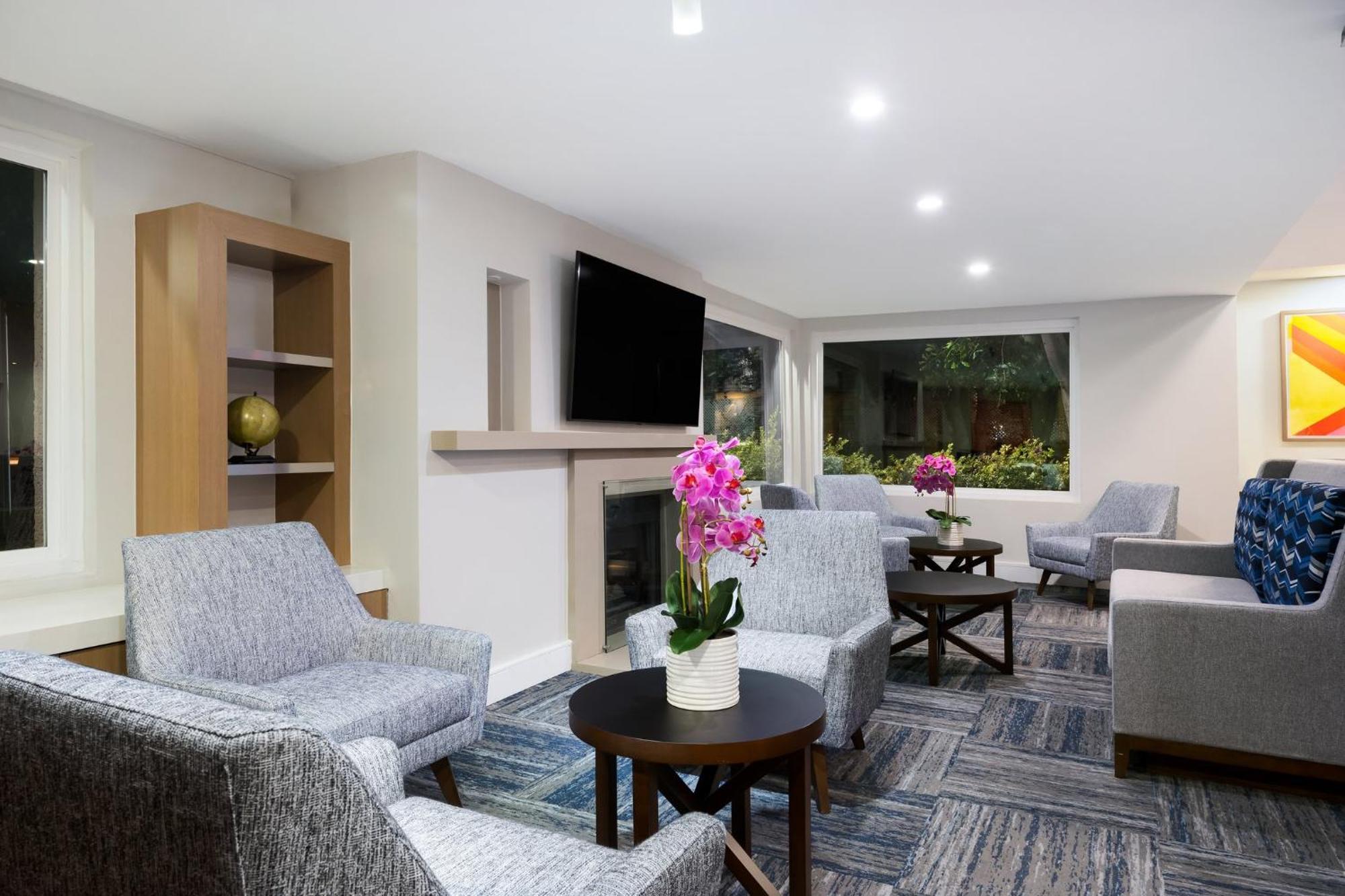 Holiday Inn Express Simi Valley By Ihg Exterior foto
