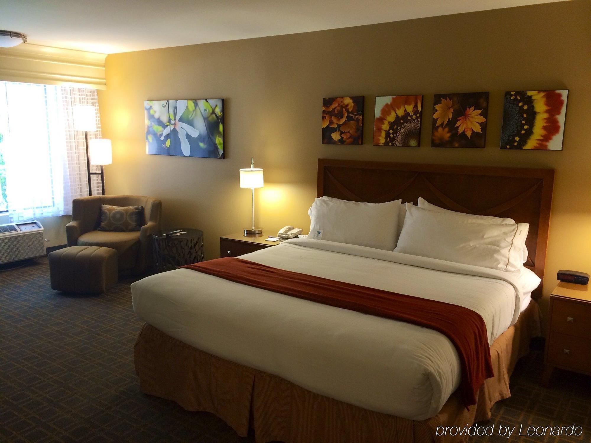Holiday Inn Express Simi Valley By Ihg Exterior foto