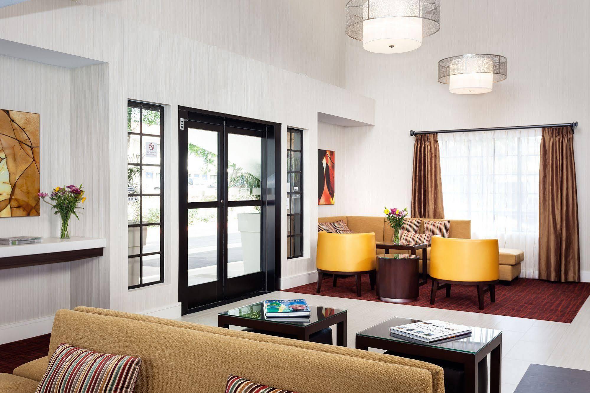 Holiday Inn Express Simi Valley By Ihg Exterior foto